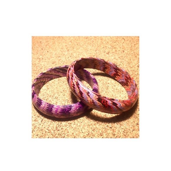 Mod Retro Wooden Bangles in Psychedelic Pattern - Picture 3 of 8
